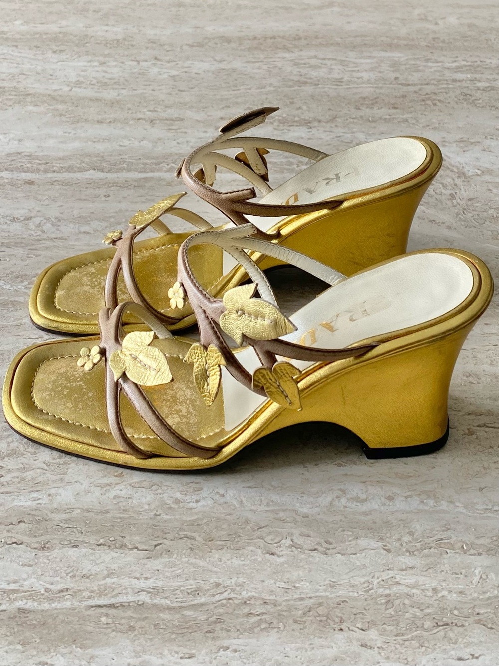 Vintage Prada Leaf Appliqué Sandal Wegdes - Picture 4 of 9